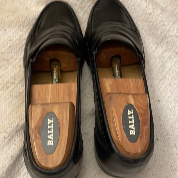 Size 7 Ballys snake skin loafers. Shoe trees included. Rarely worn. - Picture 1 of 7